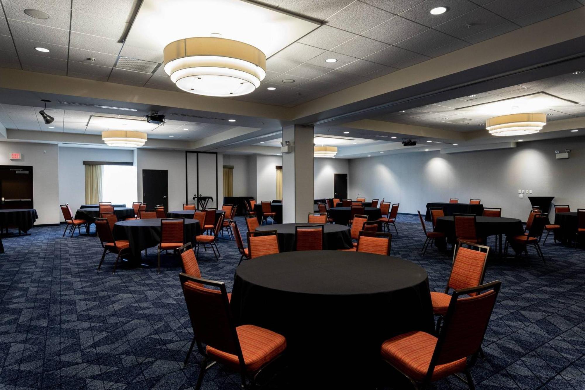 Courtyard By Marriott Cincinnati Midtown/Rookwood Bagian luar foto