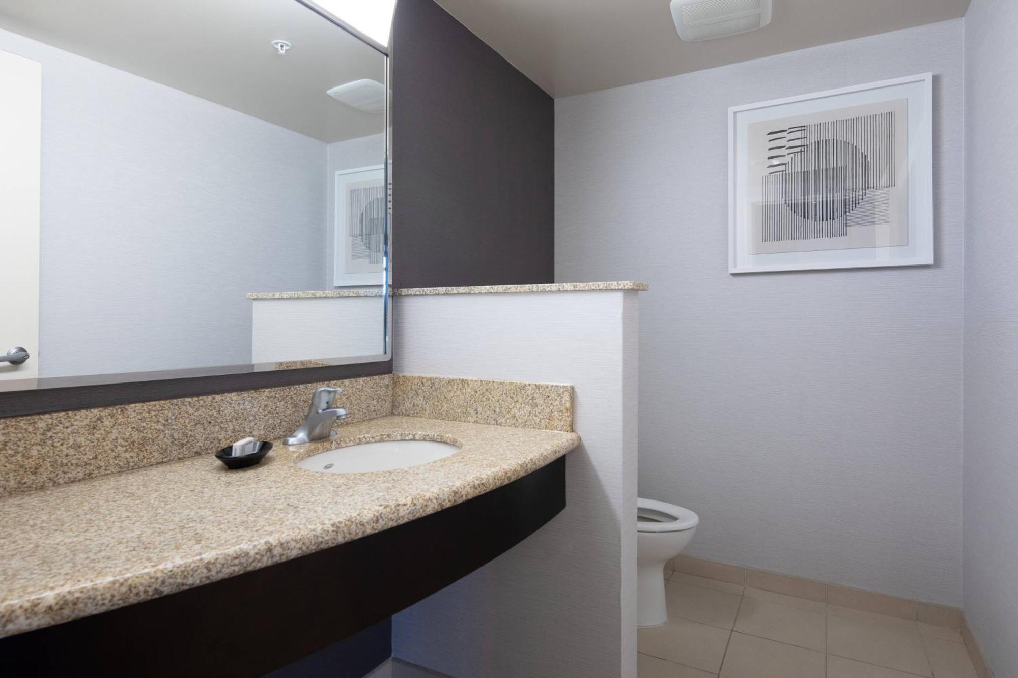 Courtyard By Marriott Cincinnati Midtown/Rookwood Bagian luar foto