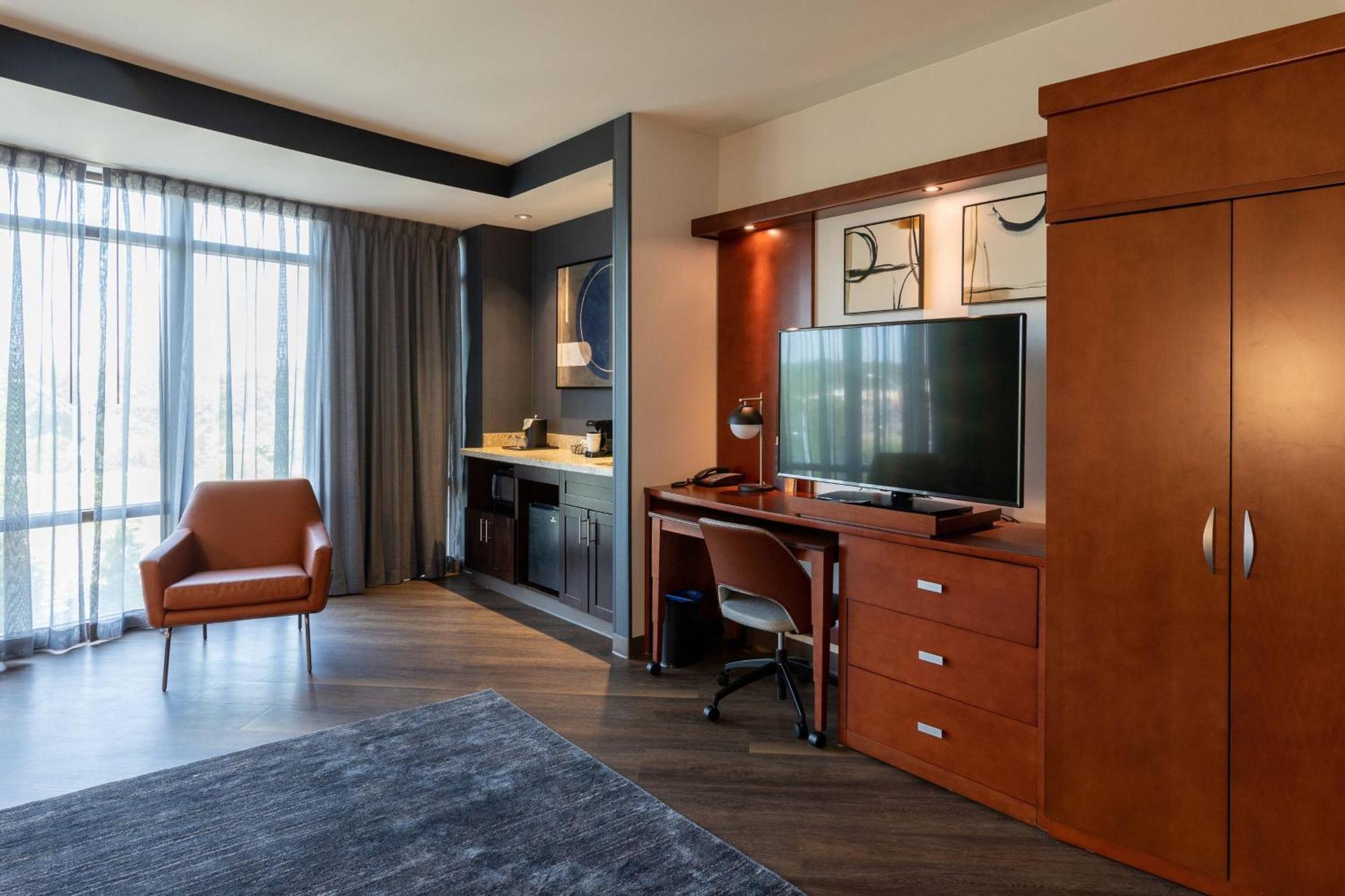 Courtyard By Marriott Cincinnati Midtown/Rookwood Bagian luar foto