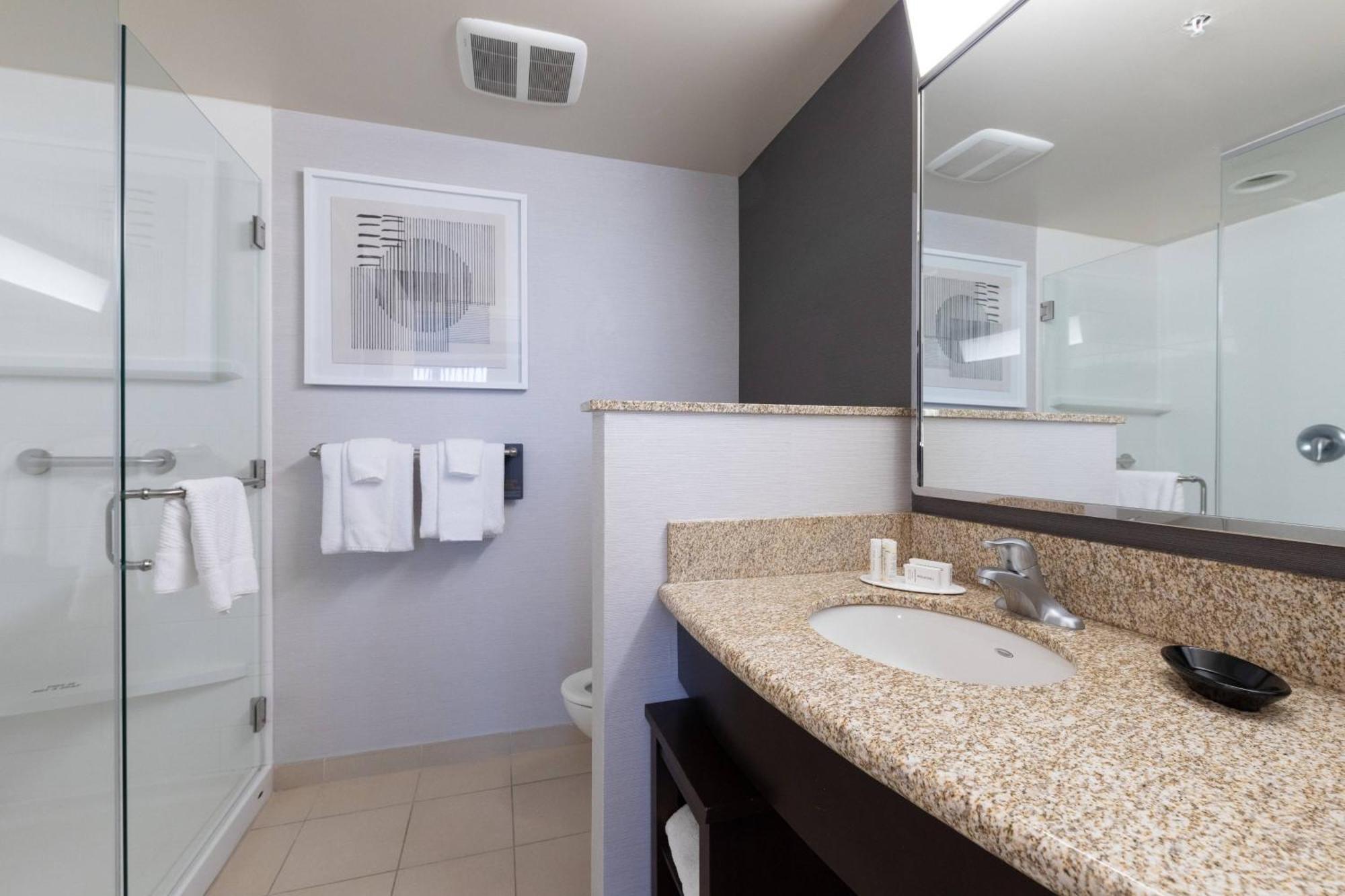 Courtyard By Marriott Cincinnati Midtown/Rookwood Bagian luar foto