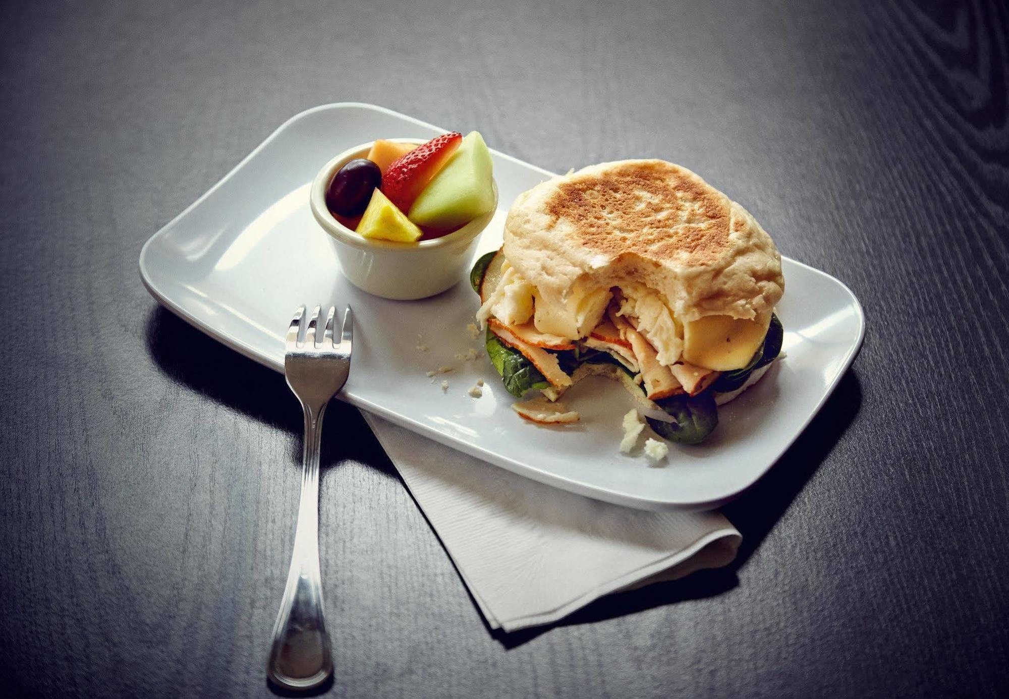 Courtyard By Marriott Cincinnati Midtown/Rookwood Bagian luar foto